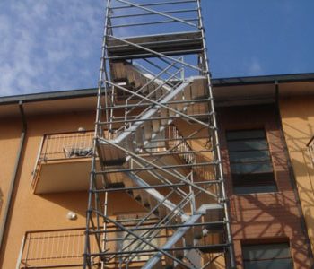 Noleggio scale a torre