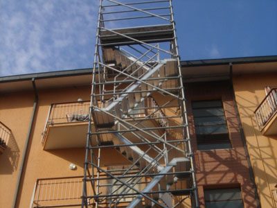 Noleggio scale a torre